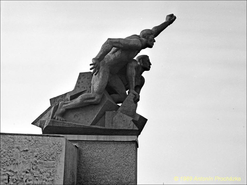 043_NDR_Rostok_043u.jpg - NDR 17.-25.8.1989 - Rostok. Památník revolučním námořníkům - Gedenkstätte revolutionärer Matrosen.