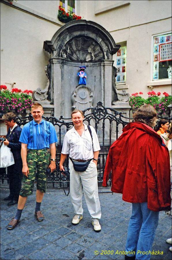 005_GB2_0006u_gpsu.jpg - 19.8.2000 - Belgie - Brusel. Manneken Pis - Čurající chlapeček.