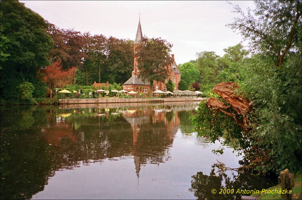 016_GB1_0032u.jpg - 19.8.2000 - Belgie - Bruggy - jezero lásky.