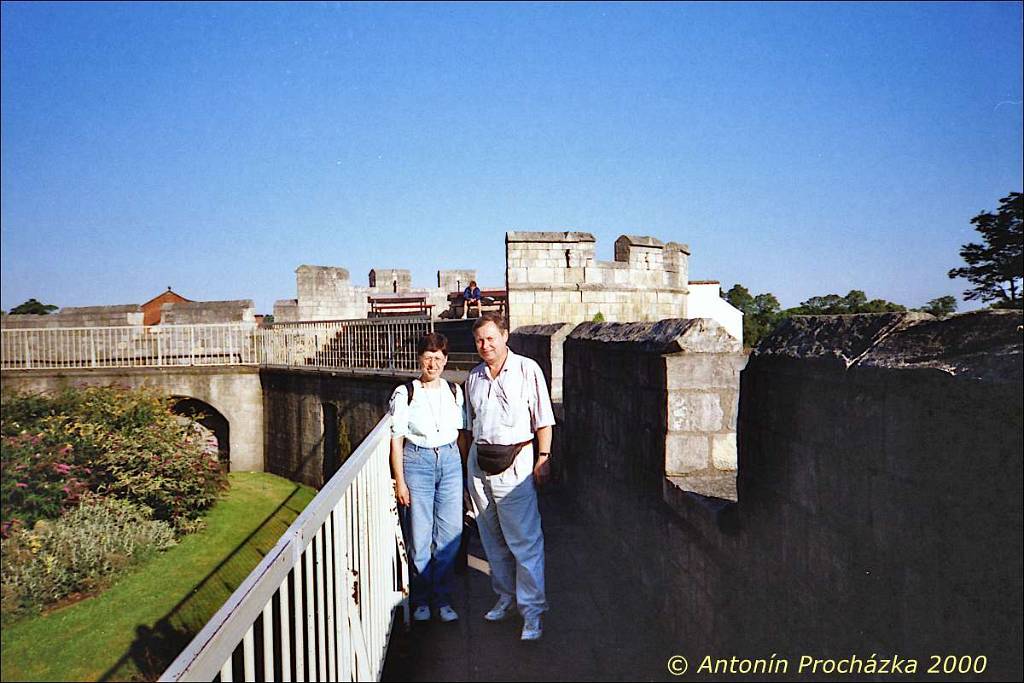 026_GB2_0030w_gps.jpg - 20.8.2000 Anglie - York. City Wall Walk – hradby.
