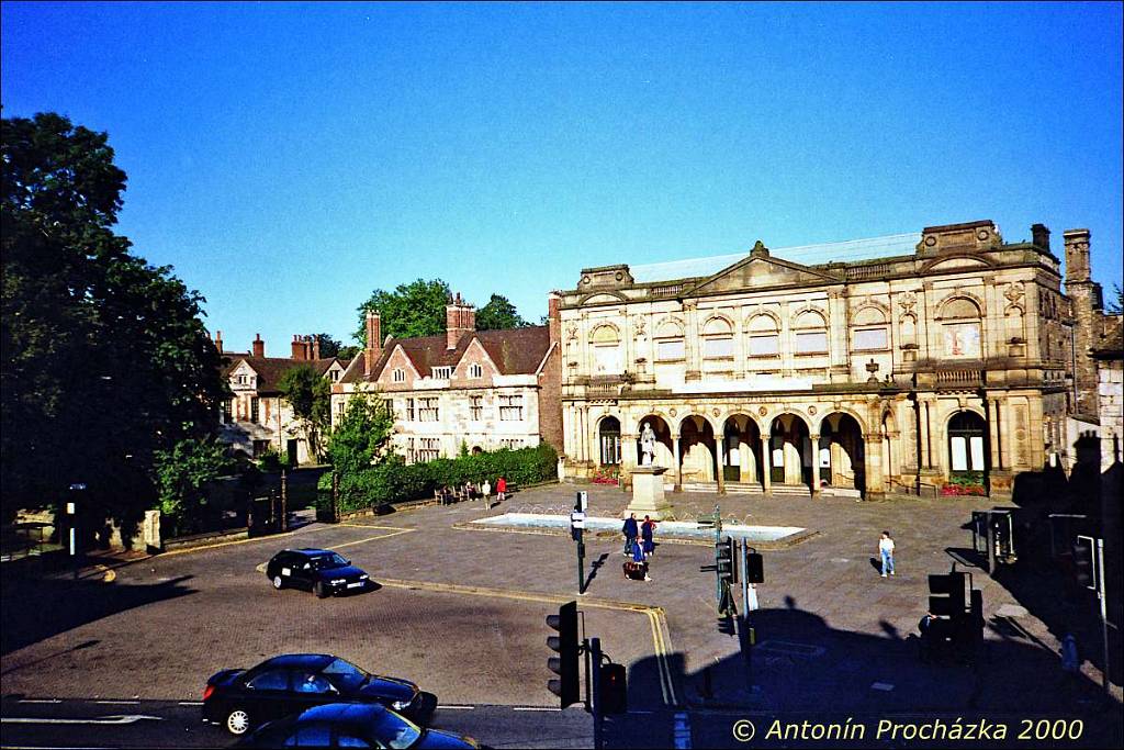 027_GB2_0031w_gps.jpg - 20.8.2000 Anglie - York. York Art Gallery.