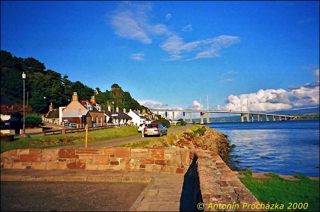 075_GB7_0010w.jpg - 21.8.2000 - Spojené království - Skotsko. Kessock Bridge přes zátoku Inverness Firth.