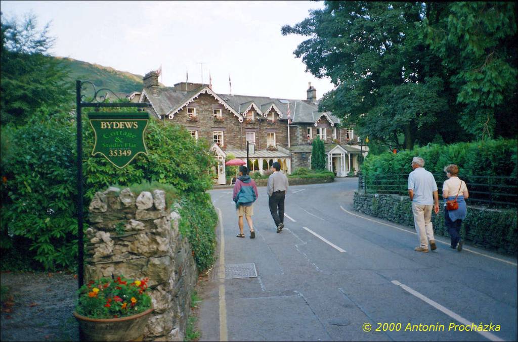 105_GB5_0003u_gpsu.jpg - 24.8.2000 - Spojené království - Anglie. Grasmere, pohled na Prelude Restaurant.