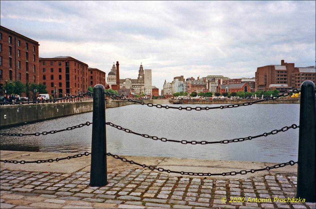 106_GB5_0011u.jpg - 25.8.2000 - Spojené království - Anglie. Liverpool - Albert Dock.