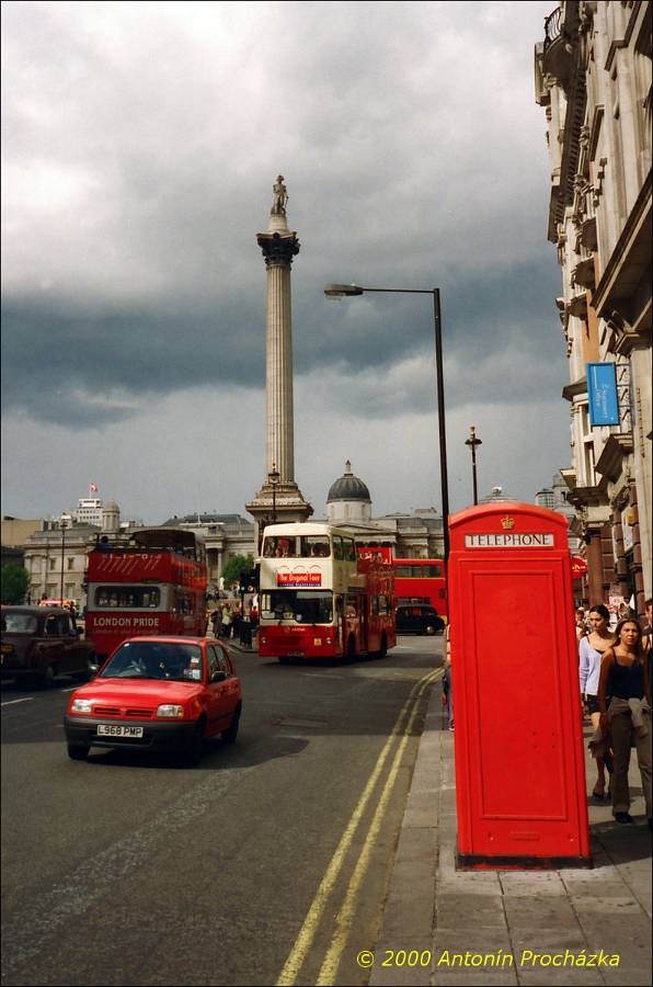 163_GB8_0018u.jpg - 28.8.2000 - Spojené království - Anglie. Londýn. Trafalgar Square - Nelsonův sloup.