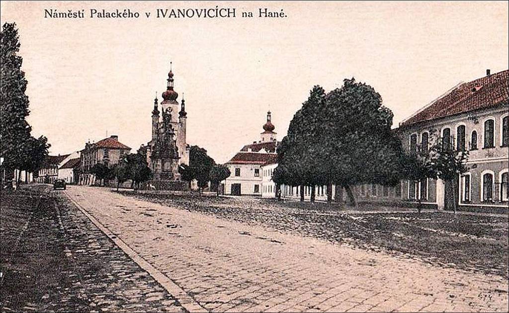 033_1924_ivanovice_namesti-w.jpg - Ivanovice na Hané, asi rok 1924, náměstí Palackého.