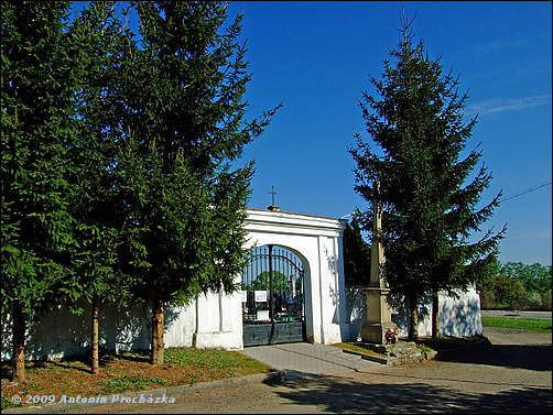Hřbitov - brána
