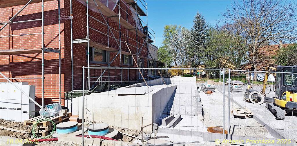 137_P4184767-4768w.jpg - Chvalkovice na Hané 18. 4. 2026