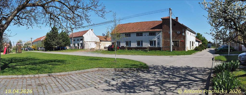 066_P4184777-4779w.jpg - Chvalkovice na Hané 18. 4. 2026