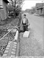 201_1972-04-21_chv_pokladani_obrubniku-p.Boucny_p