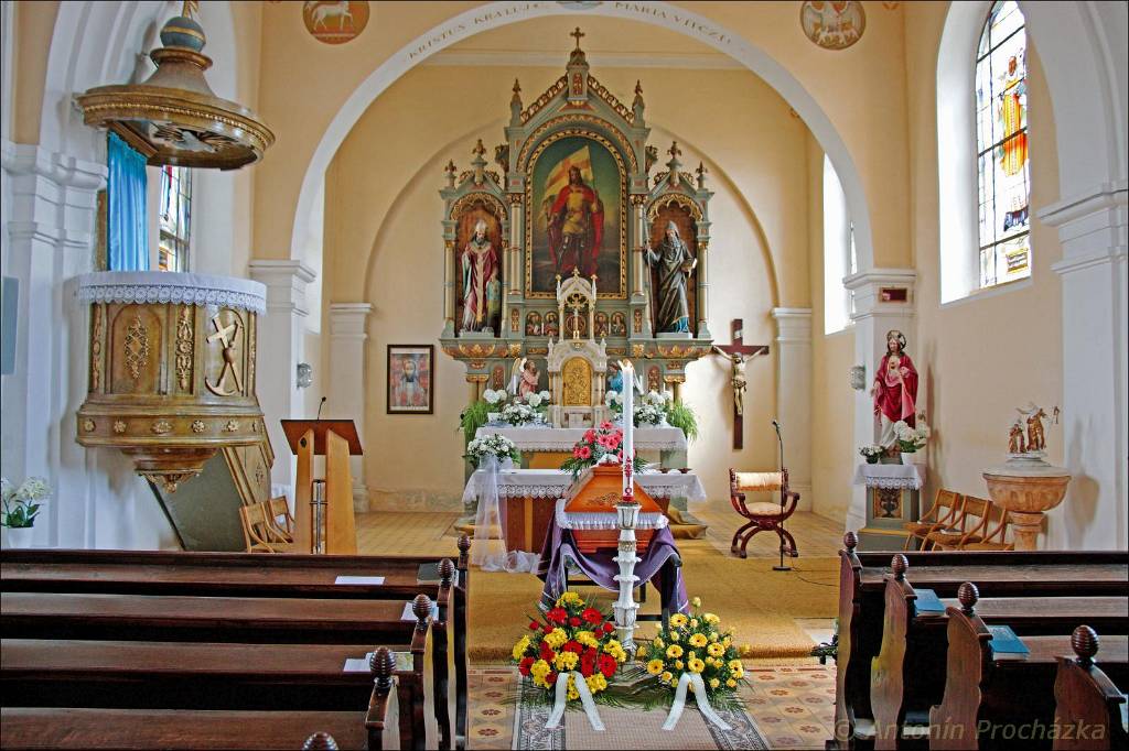 015_2016-03-29_Chvalkovice_3256uw.jpg - Chvalkovice na Hané 29. 3. 2016 - interiér kostela sv. Ferdinanda.